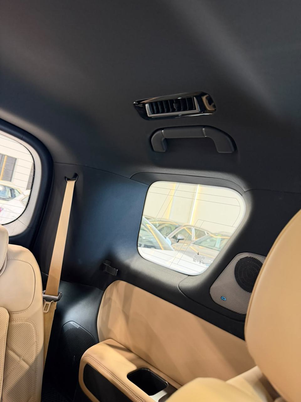 Denza B8 - Standard – bench seats