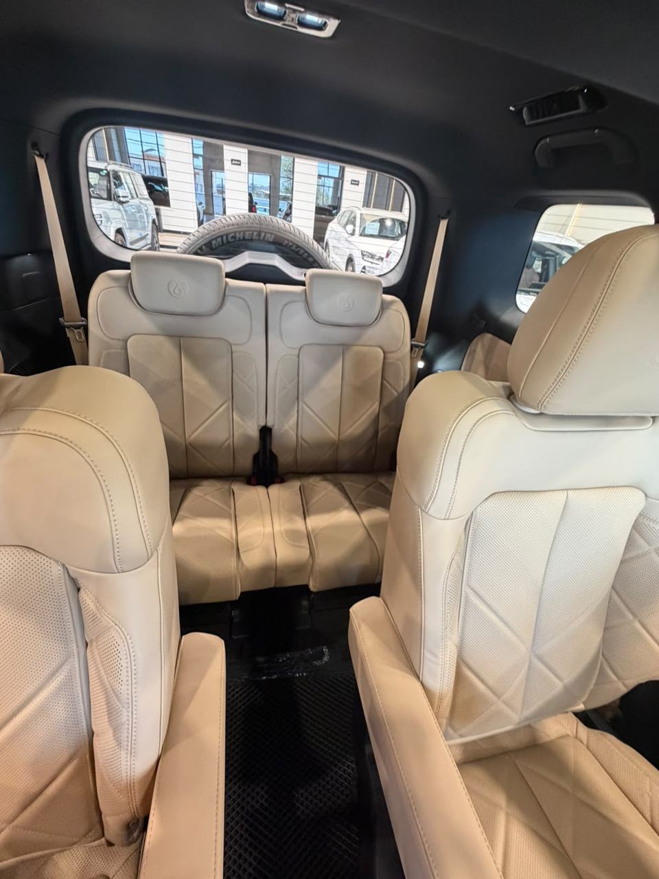 Denza B8 - Standard – bench seats