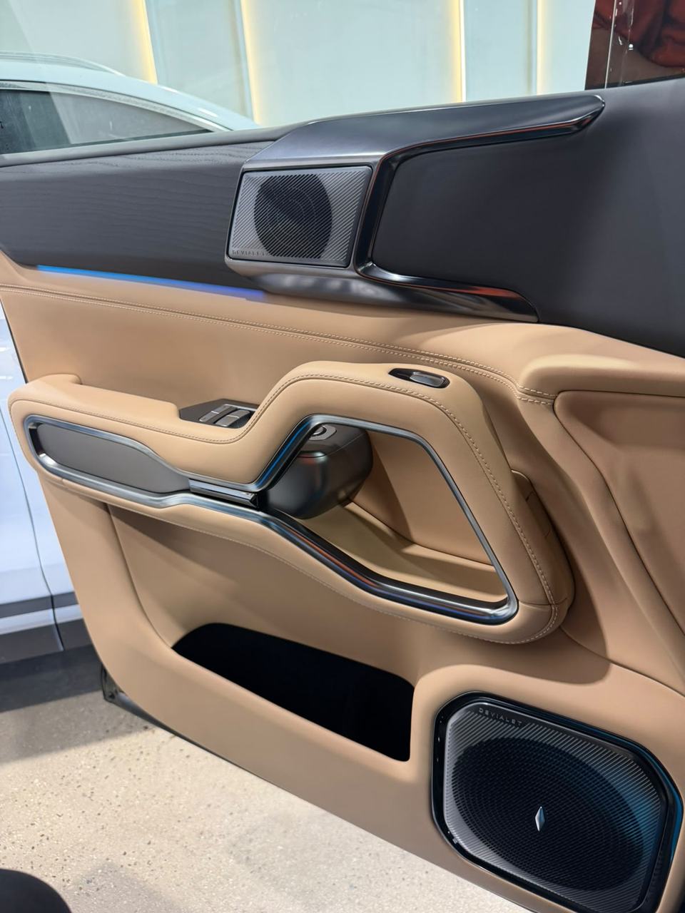 Denza B8 - Standard – bench seats