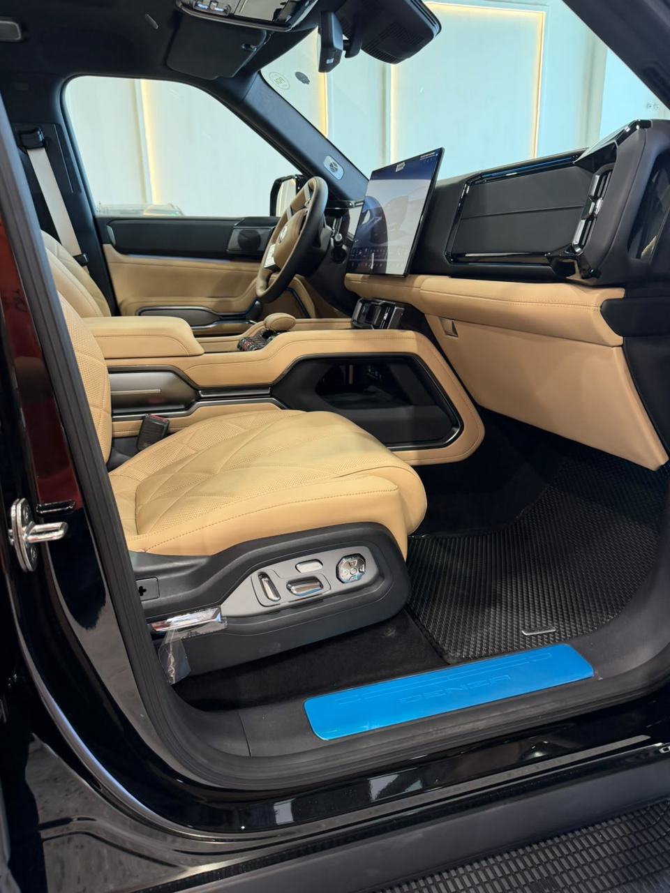 Denza B8 - Standard – bench seats
